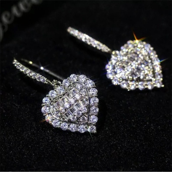 New 925 Silver Heart Zircon Ear Hook Drop Dangle - Picture 5 of 6